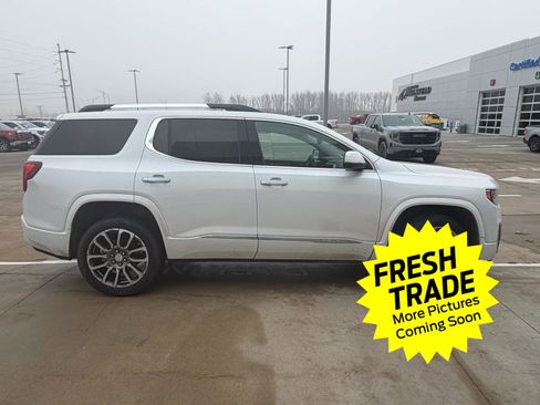 Used 2020 GMC Acadia Denali image 4