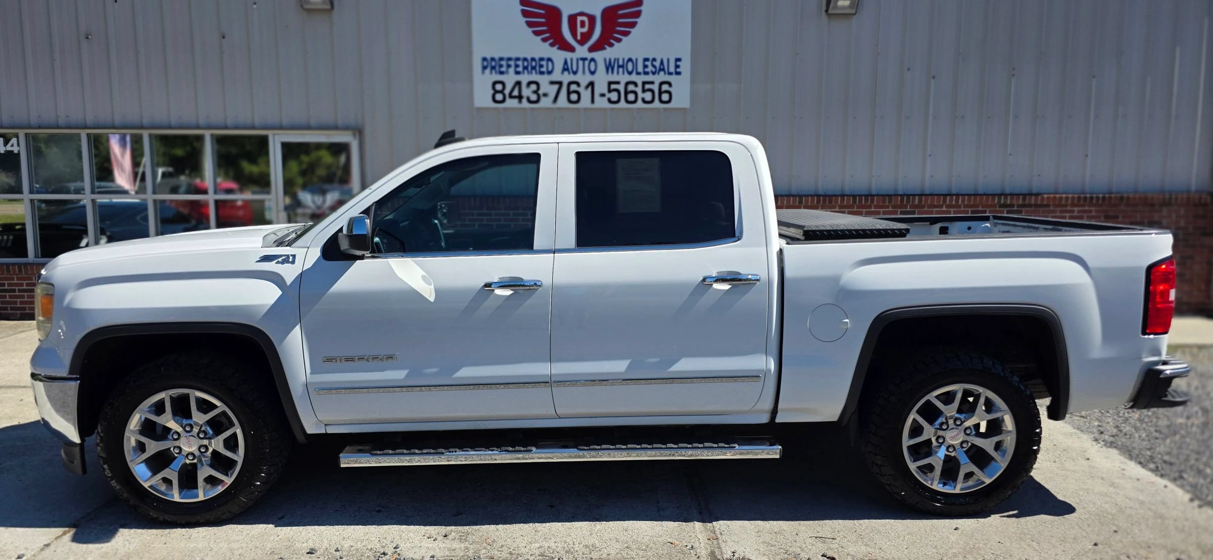 Used 2015 GMC Sierra 1500 SLT w/ SLT Crew Cab Value Package AWD/4WD image 3