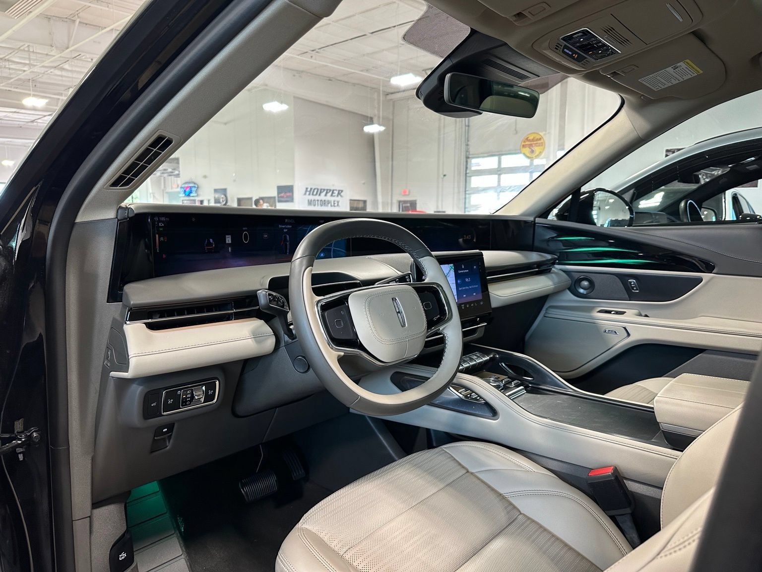 Used 2025 Lincoln Nautilus Reserve AWD/4WD image 15