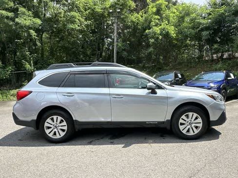 Used 2018 Subaru Outback 2.5i Premium AWD/4WD image 3