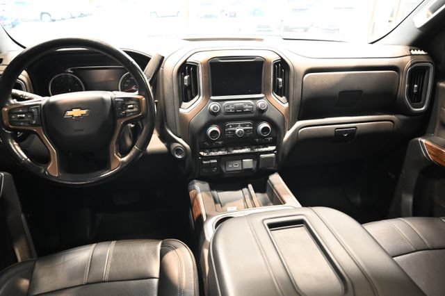 Used 2022 Chevrolet Silverado 2500 High Country w/ Technology Package AWD/4WD image 15
