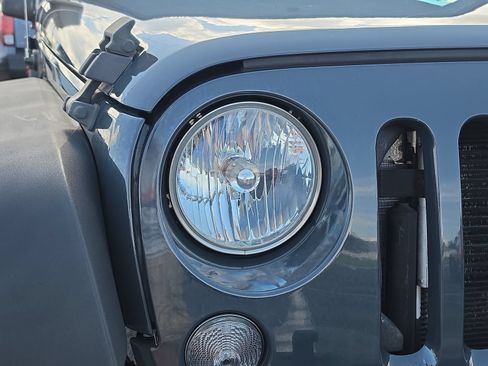 Used 2018 Jeep Wrangler Unlimited Sport w/ Power Convenience Group AWD/4WD image 6