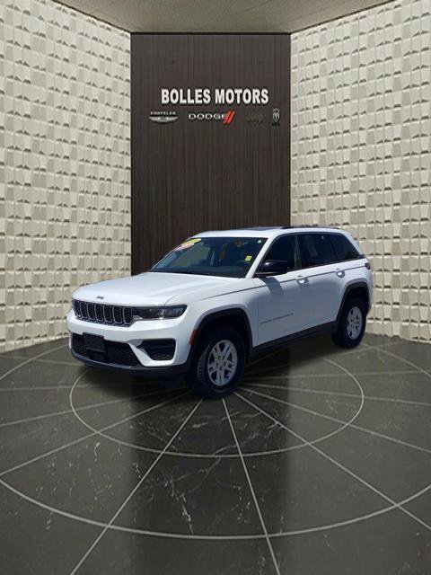 Used 2023 Jeep Grand Cherokee Laredo AWD/4WD image 10