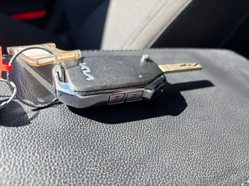 Used 2025 Kia Sportage LX image 21