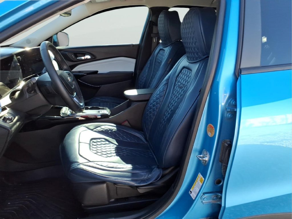 Used 2025 Chevrolet Trax LT w/ LT Convenience Package FWD image 12