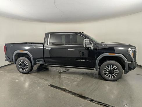 Used 2025 GMC Sierra 2500 Denali Ultimate image 9