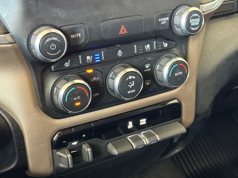 Used 2022 RAM 1500 Laramie w/ Off Road Group AWD/4WD image 42