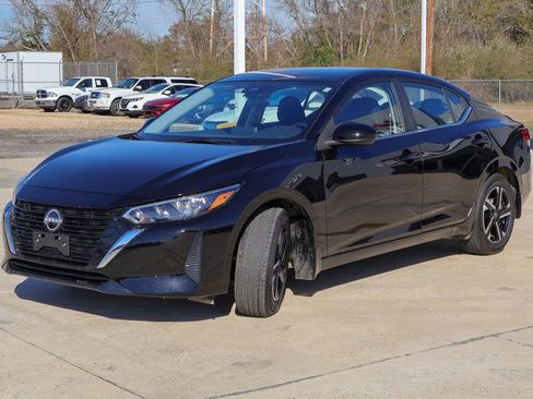 Certified 2025 Nissan Sentra SV image 22