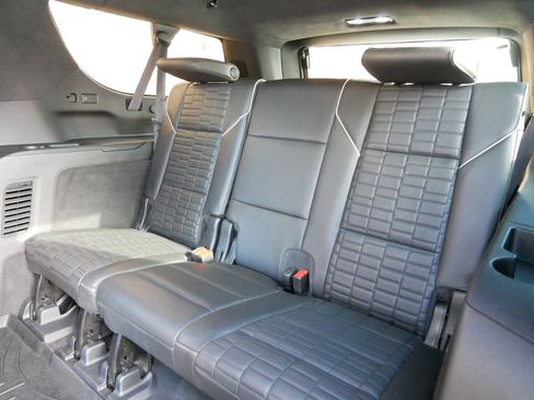 Used 2021 Cadillac Escalade ESV Sport Platinum w/ Heavy-Duty Trailer Package image 11