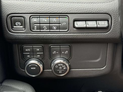 Used 2022 GMC Yukon Denali AWD/4WD image 40