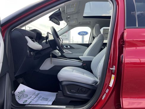 New 2026 Ford Explorer Platinum image 23