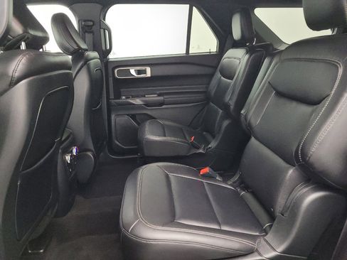 Used 2020 Ford Explorer XLT w/ Equipment Group 202A AWD/4WD image 18