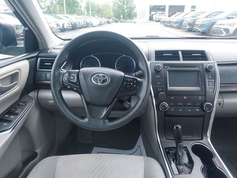 Used 2017 Toyota Camry LE FWD image 10