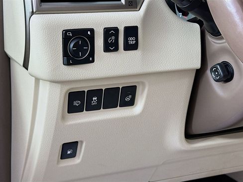 Used 2013 Lexus GX 460 Premium AWD/4WD image 12