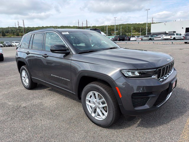 New 2026 Jeep Grand Cherokee Laredo AWD/4WD image 1