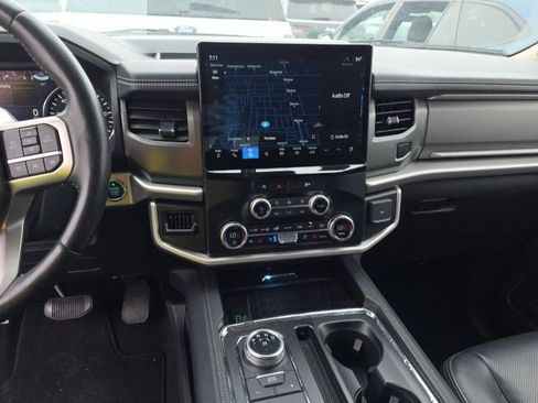 Used 2024 Ford Expedition XLT RWD image 10