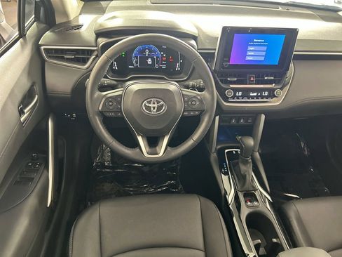 Used 2023 Toyota Corolla Cross XLE w/ Convenience Package FWD image 23