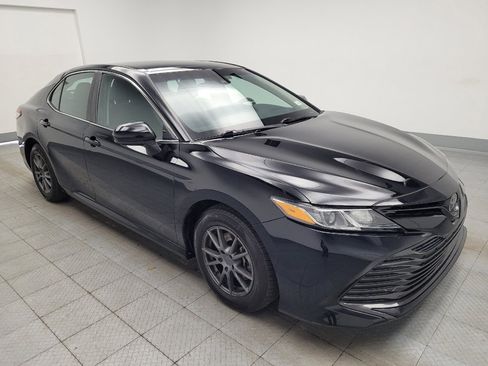 Used 2018 Toyota Camry FWD image 13