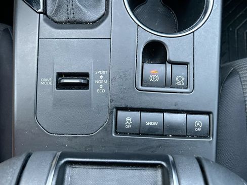 Used 2021 Toyota Highlander LE FWD image 34