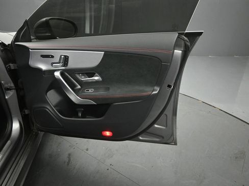 Used 2022 Mercedes-Benz CLA 250 4MATIC image 33