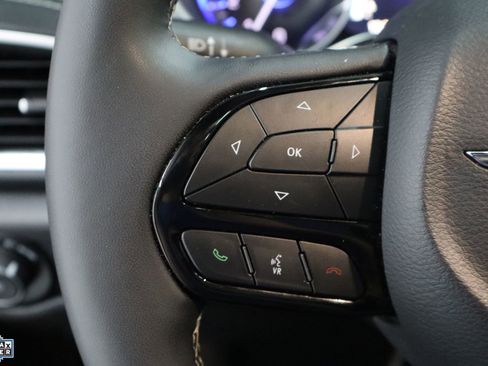 Used 2025 Chrysler Pacifica Limited image 15