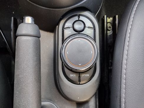 Used 2019 MINI Cooper 2-Door Hardtop image 23