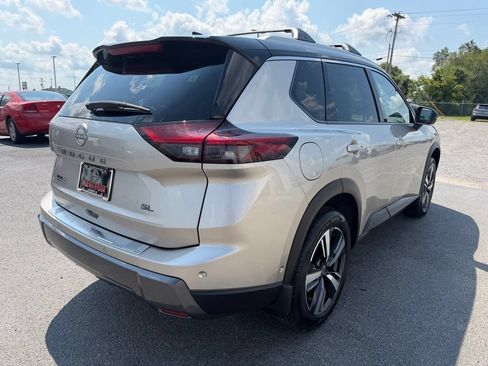 Used 2025 Nissan Rogue SL FWD image 30