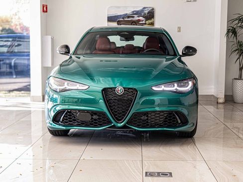 New 2025 Alfa Romeo Giulia AWD image 2