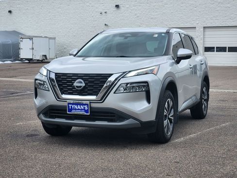 Used 2023 Nissan Rogue SV image 4