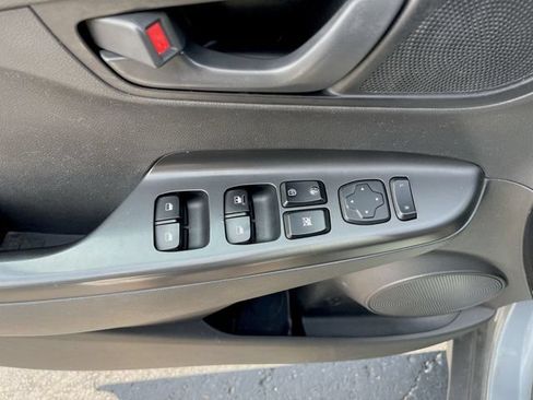 Used 2021 Hyundai Kona SE FWD image 13