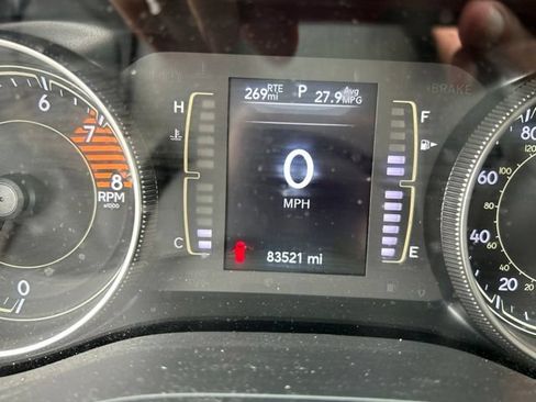 Used 2019 Jeep Cherokee Latitude Plus w/ Cold Weather Group AWD/4WD image 12