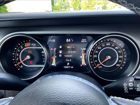 Used 2019 Jeep Wrangler Unlimited Sahara w/ Safety Group AWD/4WD image 26