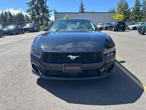Used 2025 Ford Mustang Coupe RWD image 2
