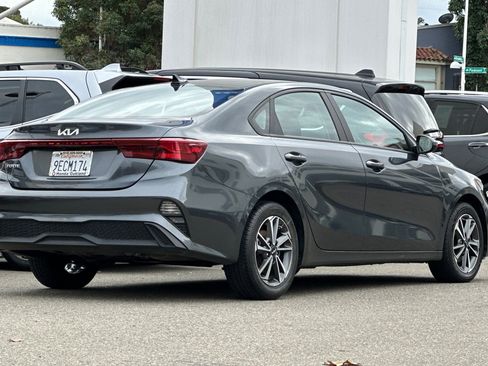 Used 2023 Kia Forte LXS w/ LXS Technology Package image 4