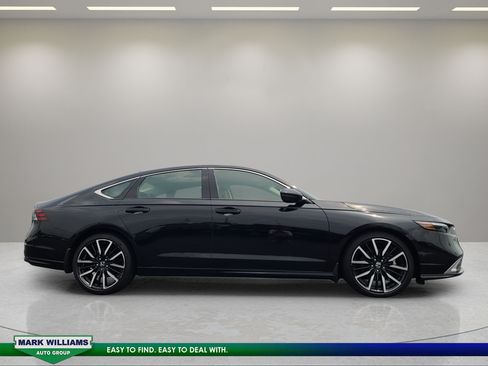 Used 2024 Honda Accord Touring image 2
