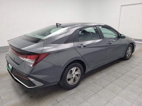 Used 2025 Hyundai Elantra SE FWD image 9