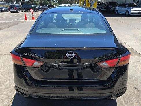 Used 2025 Nissan Altima 2.5 SV FWD image 7
