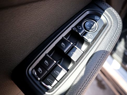 Used 2024 Porsche Macan image 15