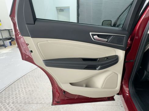 Used 2019 Ford Edge Titanium image 25