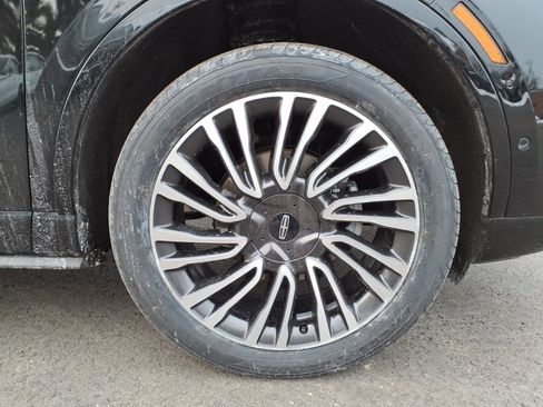 Used 2022 Lincoln Corsair AWD w/ Premium Package image 9