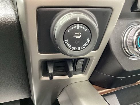 Used 2018 Ford F150 Lariat w/ Equipment Group 502A Luxury AWD/4WD image 21