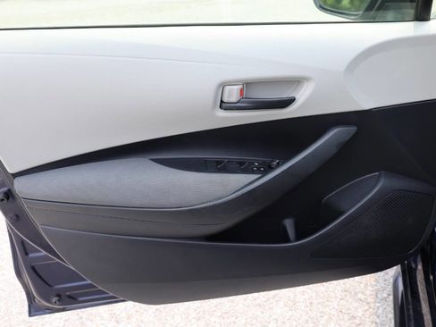 Used 2022 Toyota Corolla LE image 12