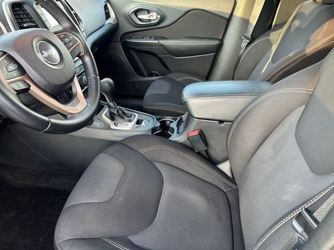 Used 2015 Jeep Cherokee Latitude image 10