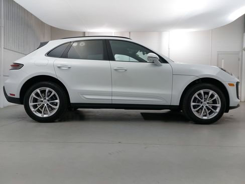 Certified 2026 Porsche Macan AWD/4WD image 8