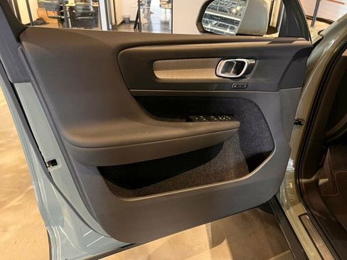 Used 2024 Volvo XC40 B5 Core image 14