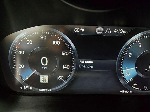 Used 2016 Volvo XC90 T6 Momentum w/ Momentum Plus Package image 23