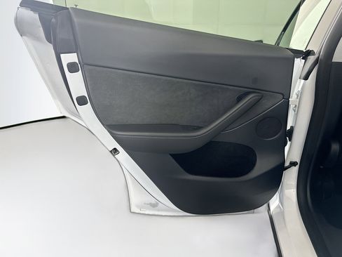 Used 2023 Tesla Model Y Performance AWD/4WD image 24