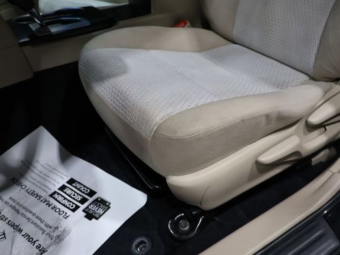 Used 2012 Toyota Camry LE image 11