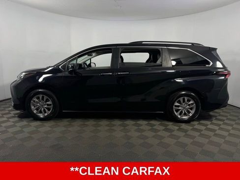 Used 2024 Toyota Sienna XLE image 5
