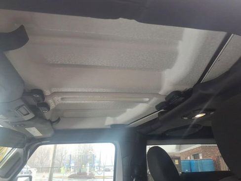 Used 2018 Jeep Wrangler Sport S image 17